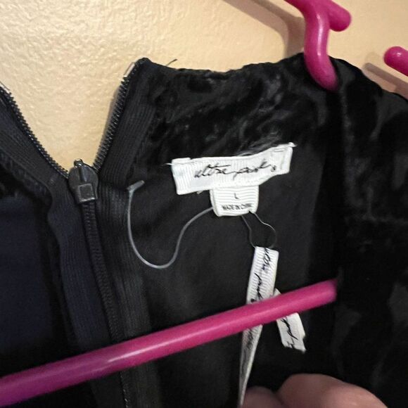 NWT Ultra Pink large black velvet top - Picture 6 of 9